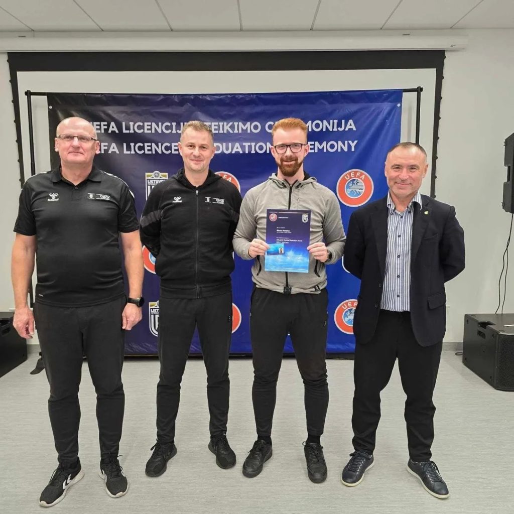 Absolventai atsiėmė UEFA C licencijų pažymėjimus