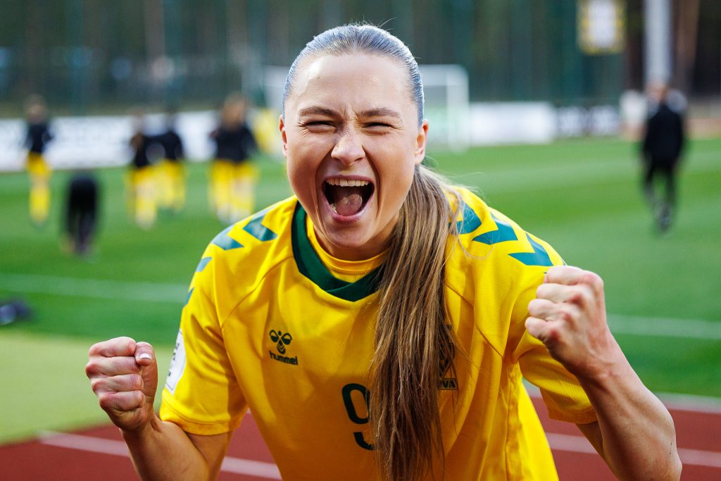 Dviem įvarčiais lietuvėms pergalę nukalusi R. Jonušaitė: „Į aikštę išėjome su tikėjimu“