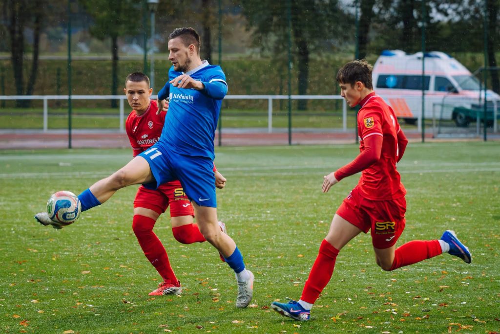 LFF II lyga: dramatiškas lyderių kluptelėjimas savų sirgalių akivaizdoje