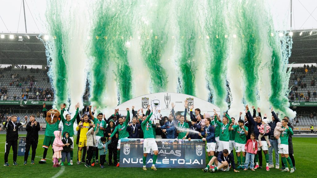 Finale triumfavęs „Kauno Žalgiris“ pirmąkart iškėlė LFF taurę